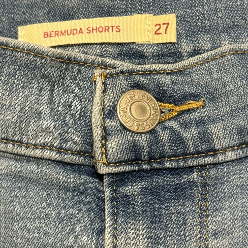 Levi’s Women's Premium Bermuda Shorts Size 27 - Picture 10 of 13